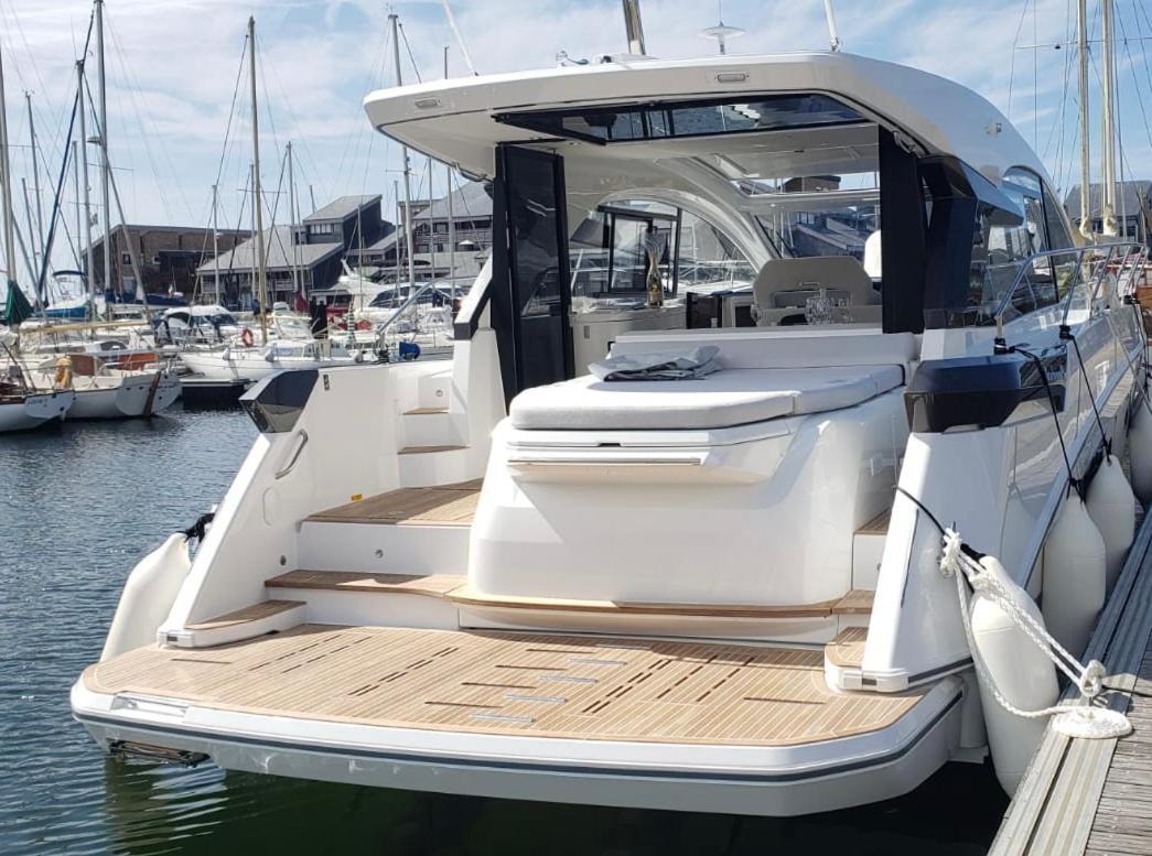 Puissance, Elegance Et Style, Yacht A Deauville Exterior photo